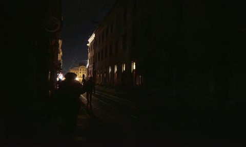 Весна прийде, світла буде більше? Скільки часу й грошей потрібно на відновлення енергетичної інфраструктури