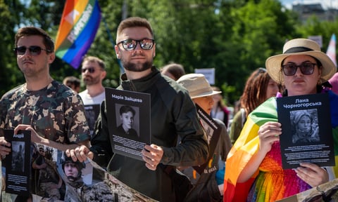 «Я гей, і мій хлопець — військовий». Як минув наймасштабніший з початку війни Марш «КиївПрайд»