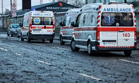 «Мені прилетіло, "швидка" мене не забирала». Потерпіла від прильоту журналістка hromadske зʼясувала, як працює алгоритм «швидких»