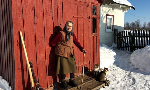 Як вижити на хуторі без світла та сусідів, коли дрова коштують як чотири пенсії. Рецепт від 85-річної пенсіонерки