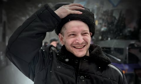 Довічне увʼязнення, серійний вбивця в камері та дружина, яка після повернення з полону пішла з його грошима. Історія захисника Маріуполя