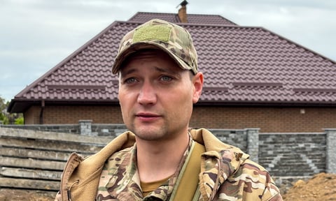 Повернувся з війни, а рідну хату продали шахраї. Як військовий уже в тилу намагається відвоювати власні сім соток землі