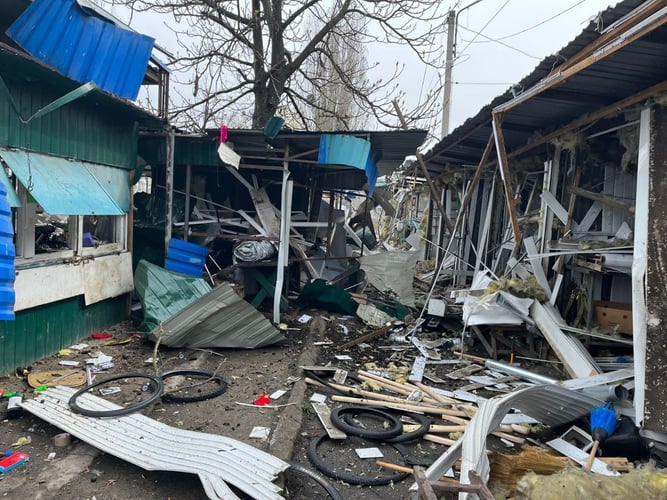 Под завалами дома в Курахово нашли тела двух мужчин Под завалами дома в Курахово нашли тела двух мужчин