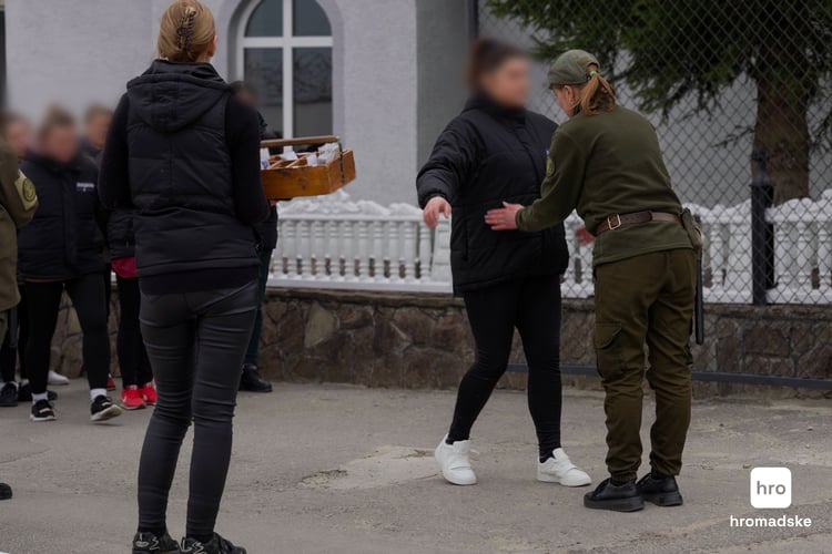 Шикування та перекличка засуджених у Збаразькій виправній колоніїАнастасія Камінська / hromadske