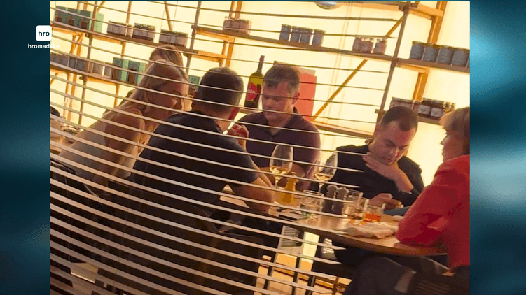 После путешествия в Париж, мы увидели Романа Кравца в обществе Сеяра Куршутова и бывшего главы ОП Андрея Богдана в баре венской гостиницы Ritz