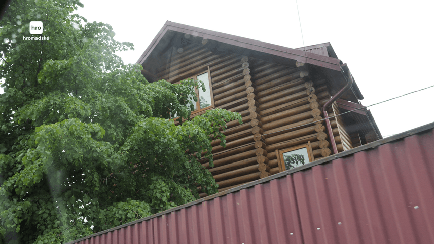«Крузак» із мільйоном доларів. Як живе родина заступника генпрокурора._15