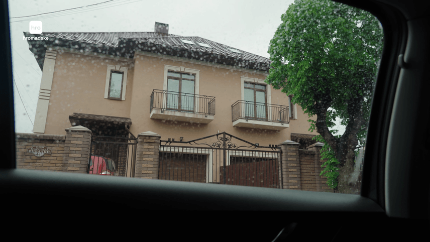 «Крузак» із мільйоном доларів. Як живе родина заступника генпрокурора._7