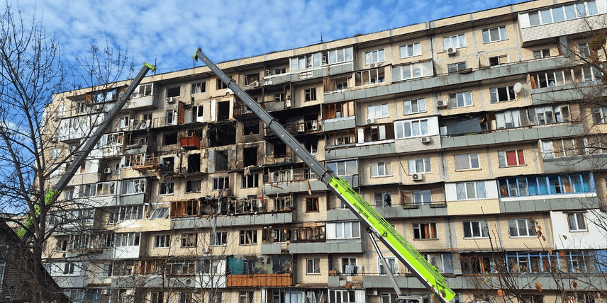 Діти повистрибували голі на вулицю: «Мамочко, поможи, бо я хочу жити». Репортаж після прильоту в Києві