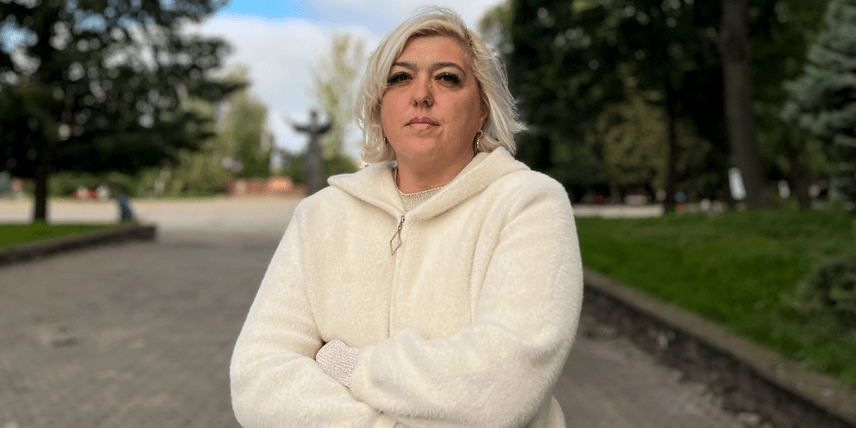 «Ходять міфи, що нам платять. То запрошую усіх». Сповідь водійки місії «На щиті», що перевозить тіла полеглих воїнів