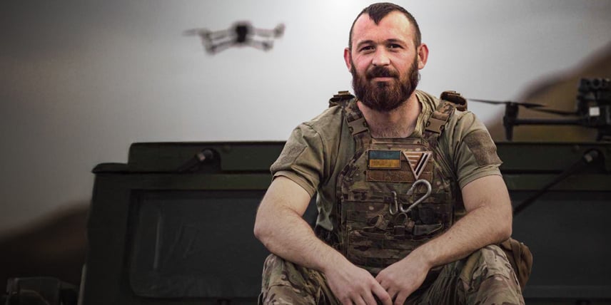«росіяни лежать, ніхто їх не забирає. Вони потрібні лише воронам і лисам» — пілот дрона, який працює на лінії зіткнення