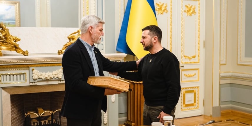 Ключі від Білого дому, мішки картоплі та велосипеди. Якими подарунками обмінювалися лідери країн