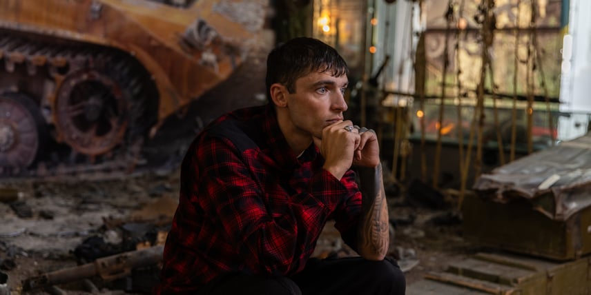 «Додому ти все одно не поїдеш, у тебе рак — четверта стадія». Як полонений морпіх усе ж вернувся і чому судиться за державні виплати