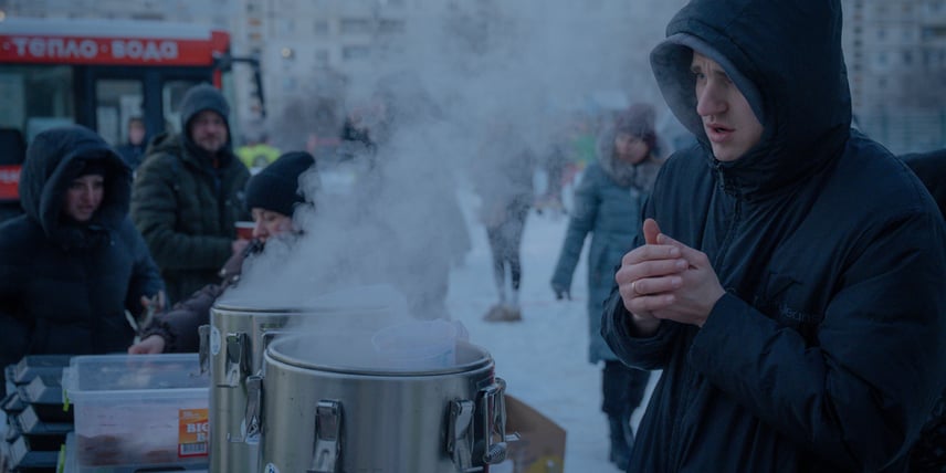 «Треба з'їжджатися зі всіма, щоб більше тепла "надмухати"». Як виживають жителі Харкова, де оголосили надзвичайну ситуацію