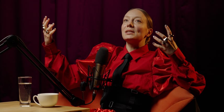 «Я своїм голосом розкривала куліси». LELÉKA про «Євробачення», депресію, соцмережі й німців