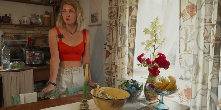 Сюди нема дороги, зате хата за $3000! Кияни, які переїхали в прикарпатське село