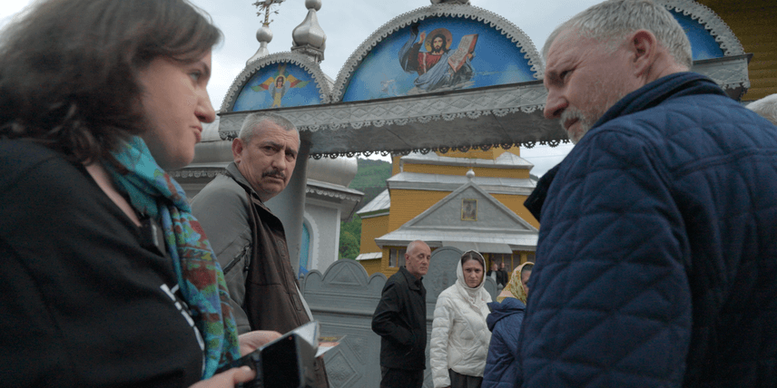 «До нас крізь двері пробивалися сокирами». Як гуцули Буковини за церкву воюють