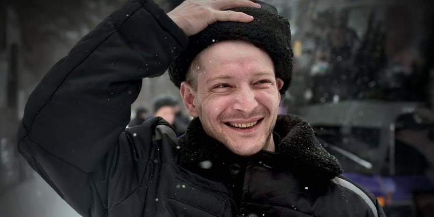 Довічне увʼязнення, серійний вбивця в камері та дружина, яка після повернення з полону пішла з його грошима. Історія захисника Маріуполя