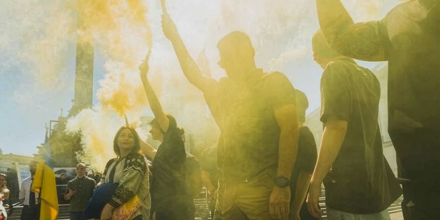 «Не всі авіакомпанії працюють з “вантажами 200”. І якщо на рейсі летить тварина, то труну не візьмуть». Все про ідентифікацію і повернення тіл іноземних добровольців