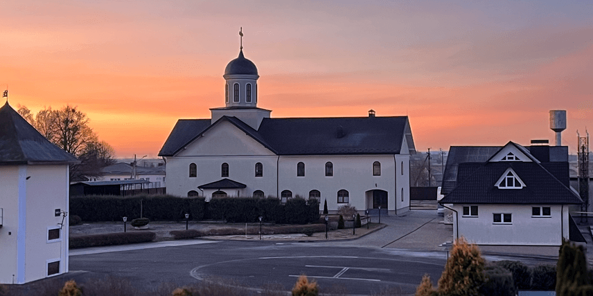Вертолітний майданчик, готель і безстрокова оренда землі. Як живе монастир УПЦ (МП) на Волині, настоятельку якого називають «кумою Медведчука»