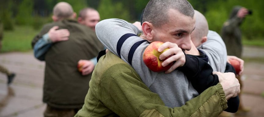 З російської неволі повернулися 205 українців. Це перший етап обміну «1000 на 1000»