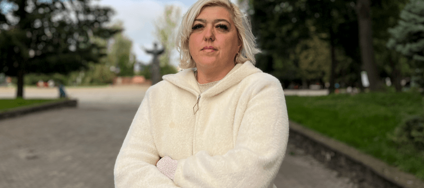 «Ходять міфи, що нам платять. То запрошую усіх». Сповідь водійки місії «На щиті», що перевозить тіла полеглих воїнів