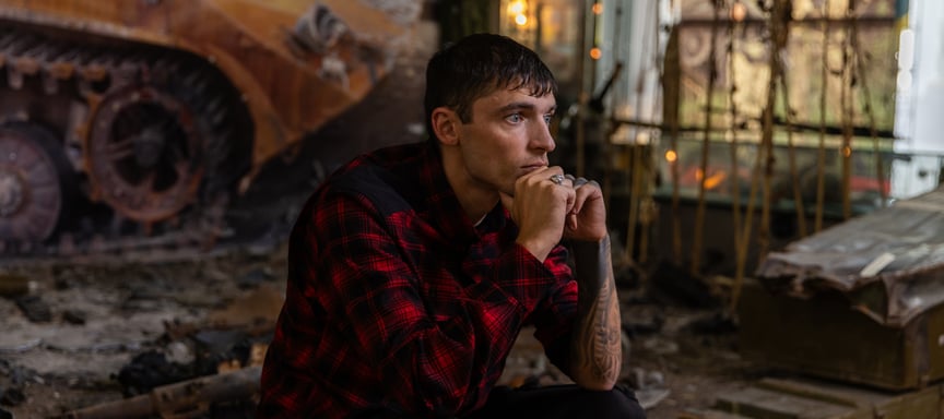 «Додому ти все одно не поїдеш, у тебе рак — четверта стадія». Як полонений морпіх усе ж вернувся і чому судиться з мамою за державні виплати