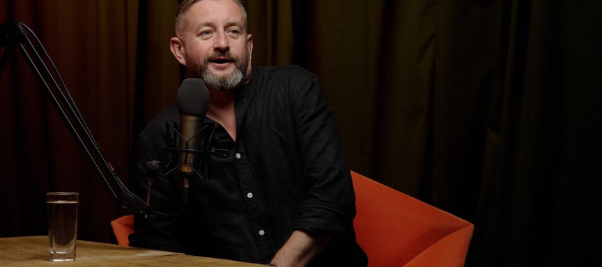«Ми — у стані тотального за*обу». Сергій Жадан про самоцензуру, лідерів думок, фанатів, творчі кризи, Брехта та загрозу ШІ
