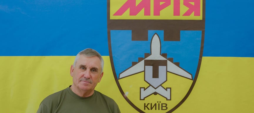 «Оборону неба в значительной степени держат те, кто делает это бесплатно». Интервью с судьей КСУ в отставке, который стал командиром добровольческого формирования «Мрия»