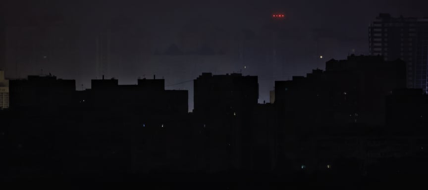 Більше відключень, більше темних годин. Інтерв’ю з енергетичним експертом про те, коли до українців повернеться електрика