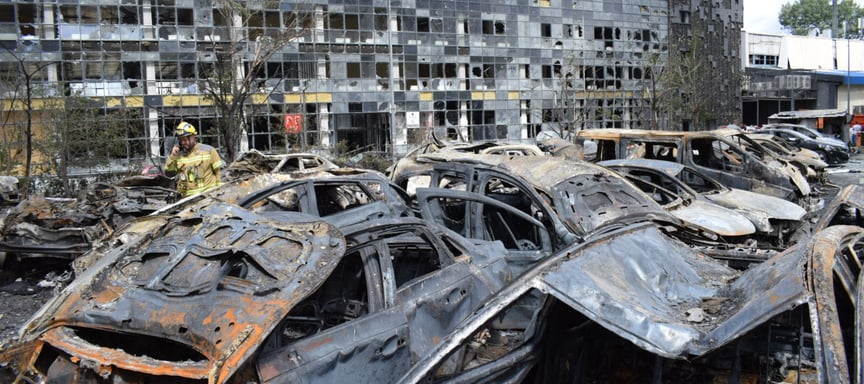 Targeting Pozniaky: Russian strike leaves 'car graveyard' and 7 killed in Kyiv's left bank (PHOTOS)