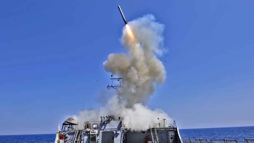 Ілюстративне фото. Есмінець ВМС США запускає крилату ракету Tomahawk з Середземного моря, 29 березня 2011