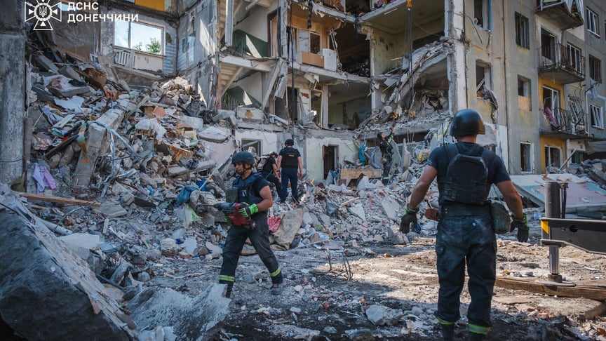 Destroyed high-rise building in Myrnohrad Destroyed high-rise building in Myrnohrad