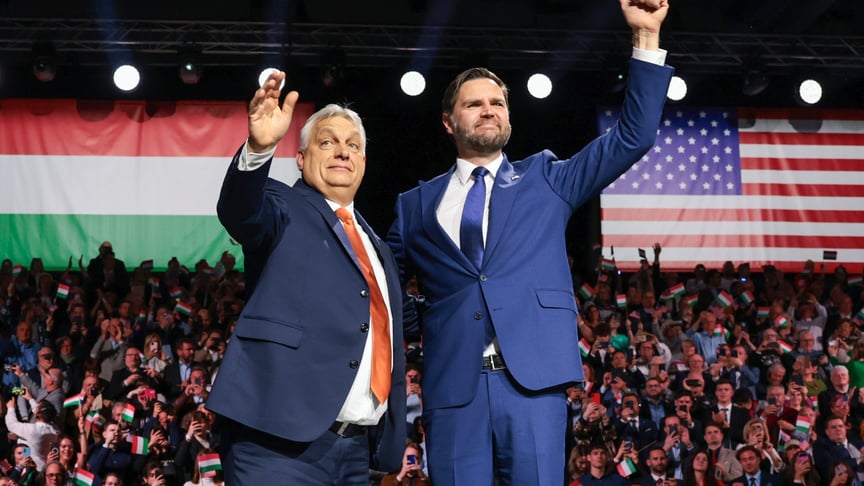 Віцепрезидент США Джей Ді Венс та прем'єр-міністр Угорщини Віктор Орбан на передвиборчому мітингу в Будапешті, Угорщина, 7 квітня 2026 року