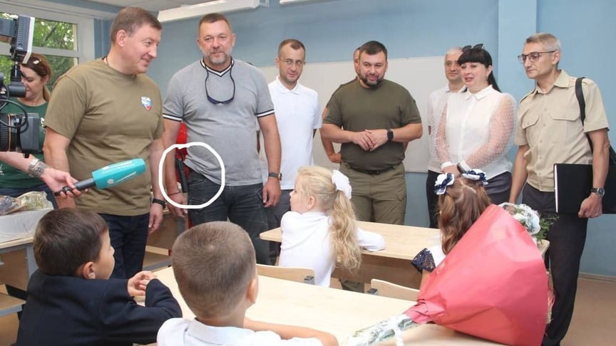 Депутат державної думи росії дмитро саблін (у сірому)