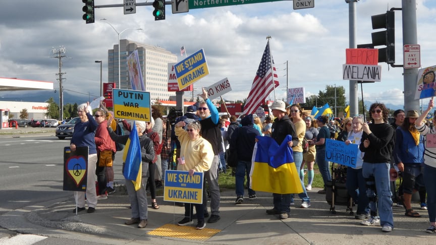 На Алясці люди вийшли на мітинг на підтримку України перед зустріччю Трампа й путіна