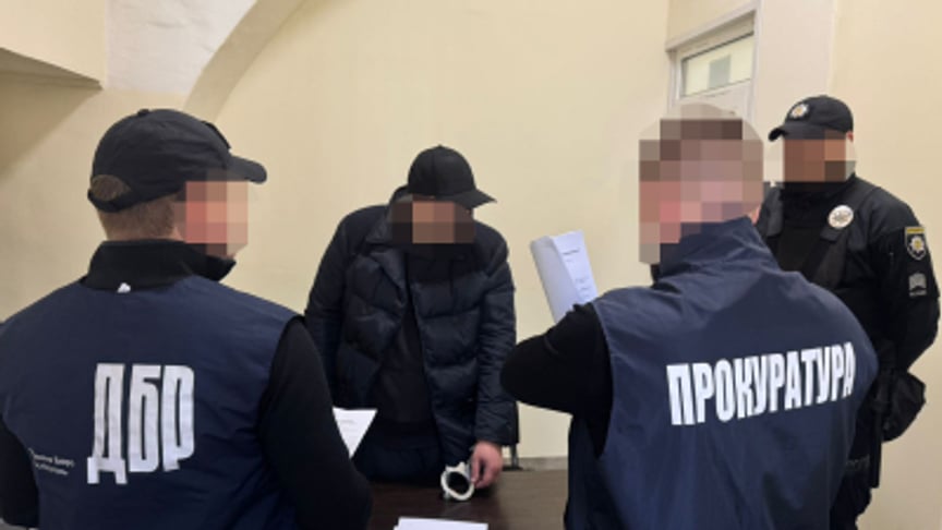 Затриманому працівнику Львівської митниці оголосили підозру