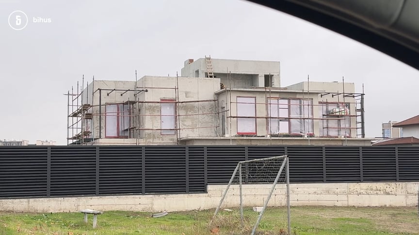 Будинок, який зводять на ділянці, яку купила теща начальника київського Управління протидії кіберзлочинам В’ячеслава Куліуша