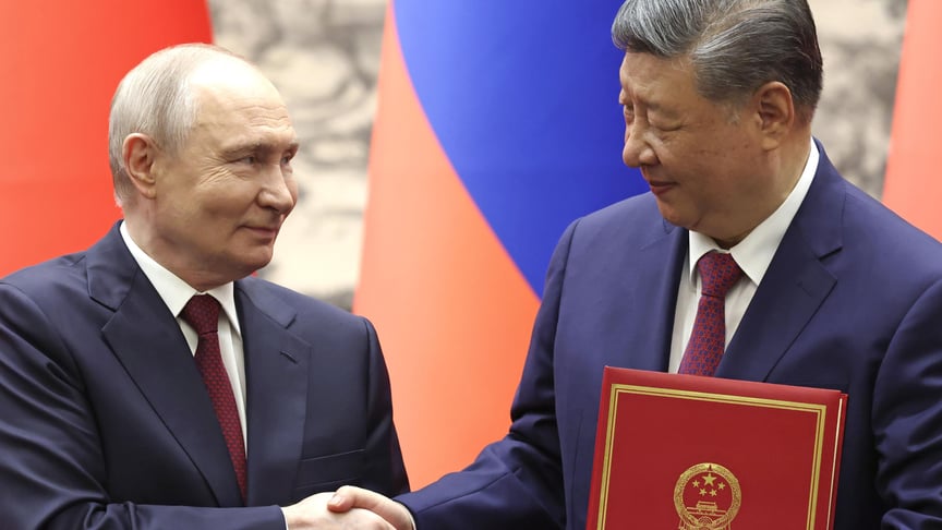 Глава рф володимир путін та лідер КНР Сі Цзіньпін під час підписання документів у Пекіні, 20 травня 2026 року