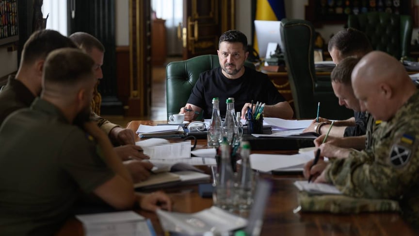 Ілюстративне фото. Президент Володимир Зеленський на нараді з військовими
