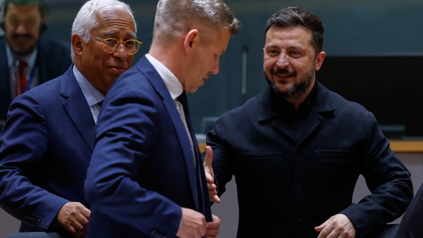 Голова Європейської ради Антоніу Кошта, прем'єр-міністр Угорщини Петер Мадяр і президент України Володимир Зеленський під час саміту ЄС 18 червня 2026 року