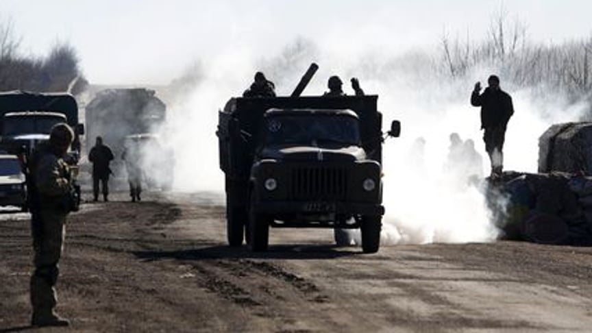 One Ukrainian Soldier Dead, Four Wounded Due to Russian Advance in Luhansk Region