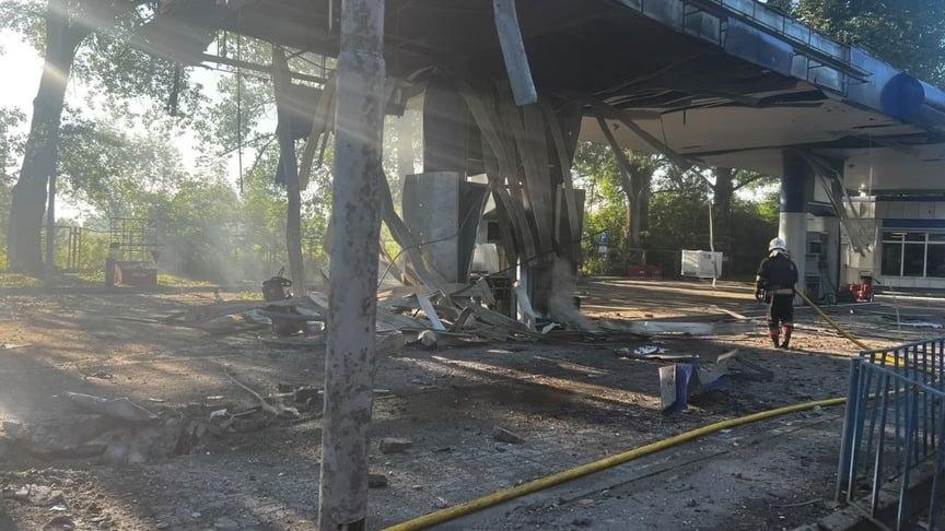АЗС, пошкоджена на Житомирщині АЗС, пошкоджена на Житомирщині