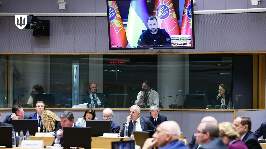 Міністр оборони Євгеній Хмара під час виступу перед міністрами оборони країн ЄС Міністр оборони Євгеній Хмара під час виступу перед міністрами оборони країн ЄС