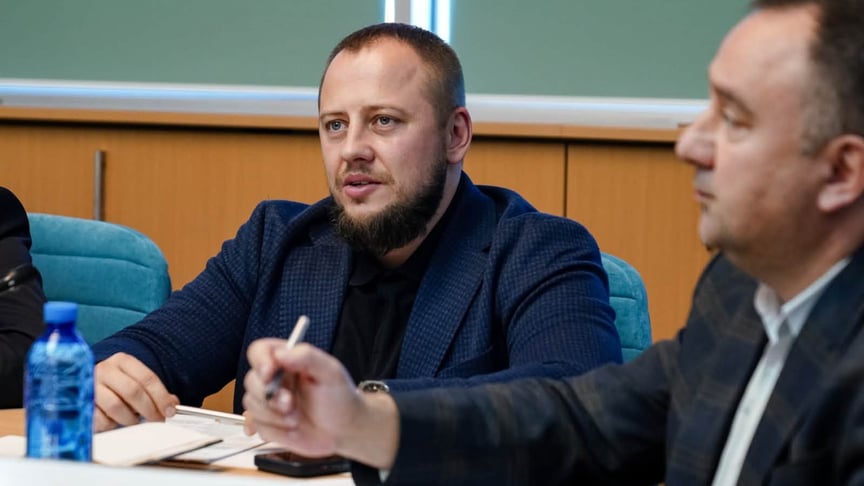 Директор Департаменту політики відновлення Міністерства відновлення Віктор Стеблиненко, якого, ймовірно, стосуються обшуки у відомстві