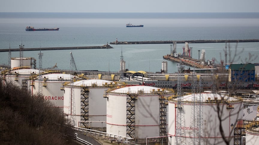Ілюстративне фото. Резервуари для зберігання нафти на Туапсинському нафтопереробному заводі компанії «Роснефть», 23 березня 2020 року