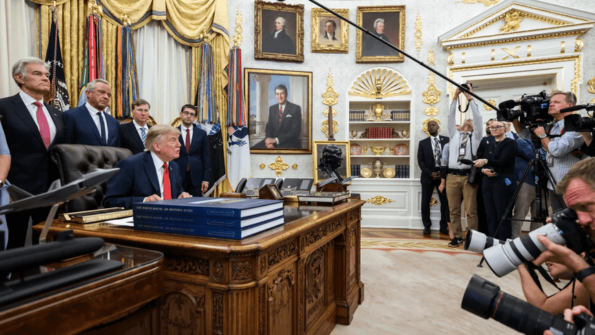 Президент США Дональд Трамп під час спілування із журналістами у Білому домі Президент США Дональд Трамп під час спілування із журналістами у Білому домі