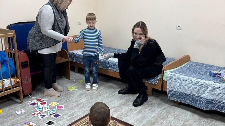 Анджеліна Джолі під час візиту в Україну Анджеліна Джолі під час візиту в Україну
