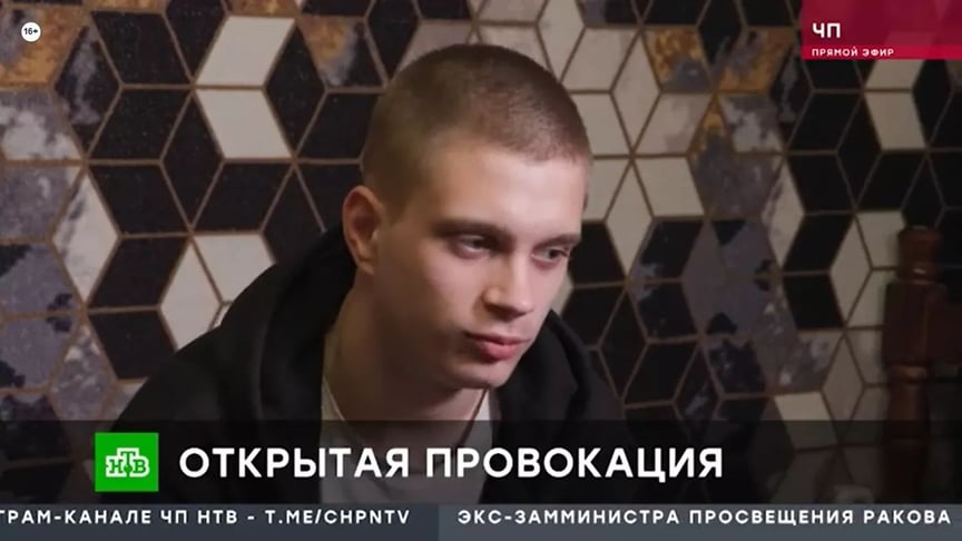 Богдан Ермохин в сюжете пропагандистского телеканала «НТВ». Пропагандисты утверждали, что парня и его сестру запугивают, чтобы он вернулся в Украину