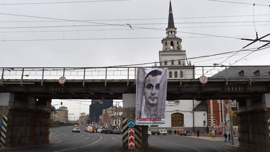 У Москві поблизу Казанського вокзалу вивісили 3-метровий банер із зображенням українського політв'язня Олега Сенцова