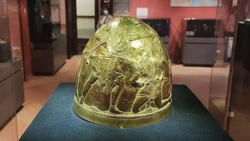 Скіфський золотий шолом IV століття до н.е з колекції «скіфського золота»